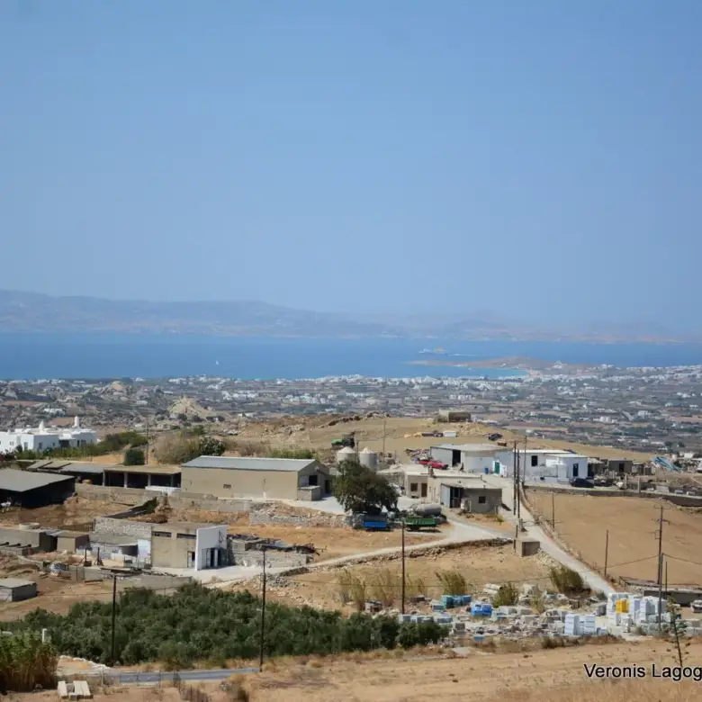 Βίβλος Νάξου / 2 όμορα γεωτεμάχια συνολικής έκτασης 15.475,21 m2 / 640595
