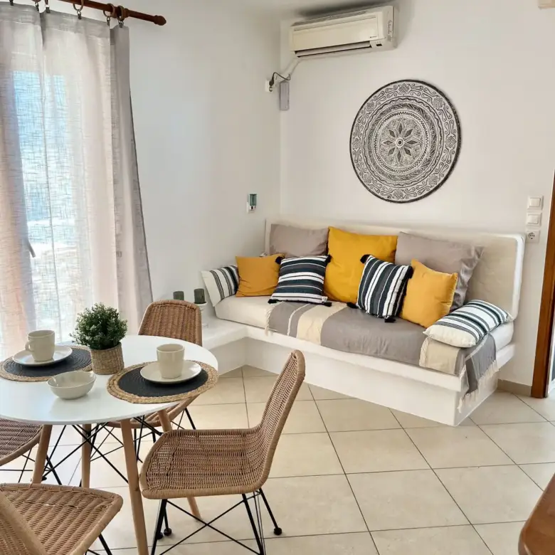 Χώρα Νάξου – Κατοικίες 28m2 – 52m2/ 640642