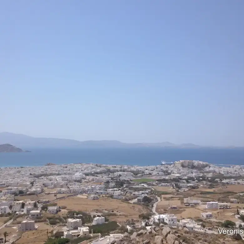 Χώρα Νάξου – Τρεις ημιτελής υποσκαφές κατοικίες 160 m2 εκάστη / 640644