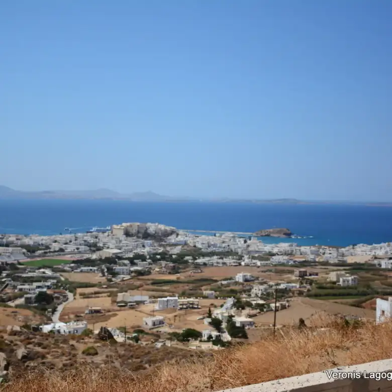 Χώρα Νάξου – Τρεις ημιτελής υποσκαφές κατοικίες 160 m2 εκάστη / 640644