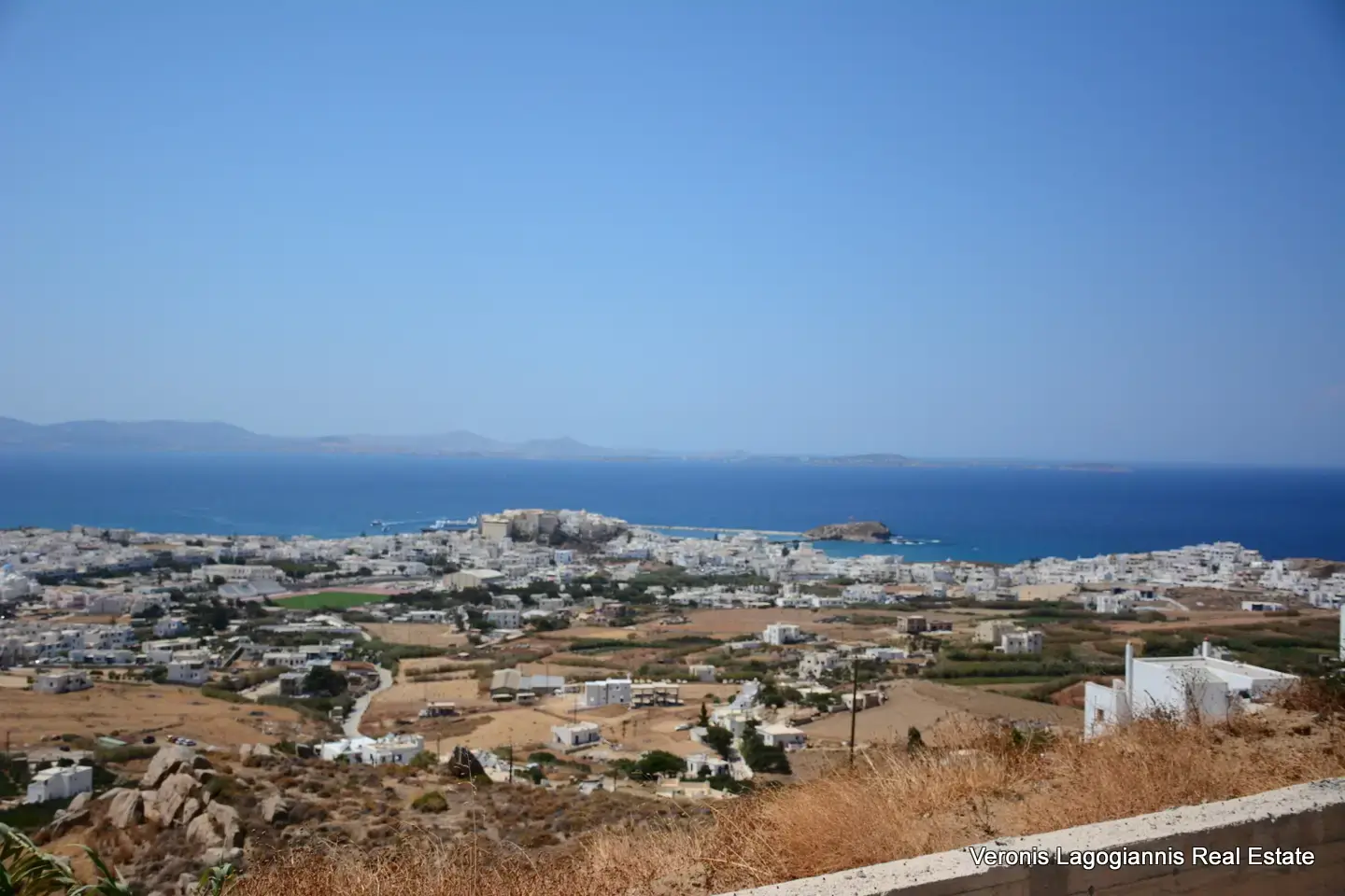 Χώρα Νάξου – Τρεις ημιτελής υποσκαφές κατοικίες 160 m2 εκάστη / 640644