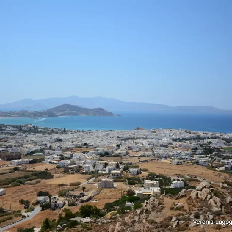 Χώρα Νάξου – Τρεις ημιτελής υποσκαφές κατοικίες 160 m2 εκάστη / 640644