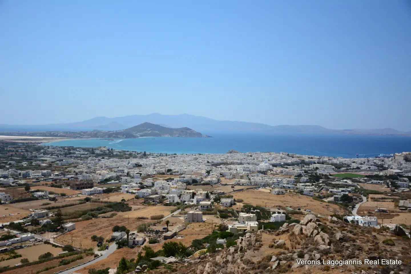 Χώρα Νάξου – Τρεις ημιτελής υποσκαφές κατοικίες 160 m2 εκάστη / 640644