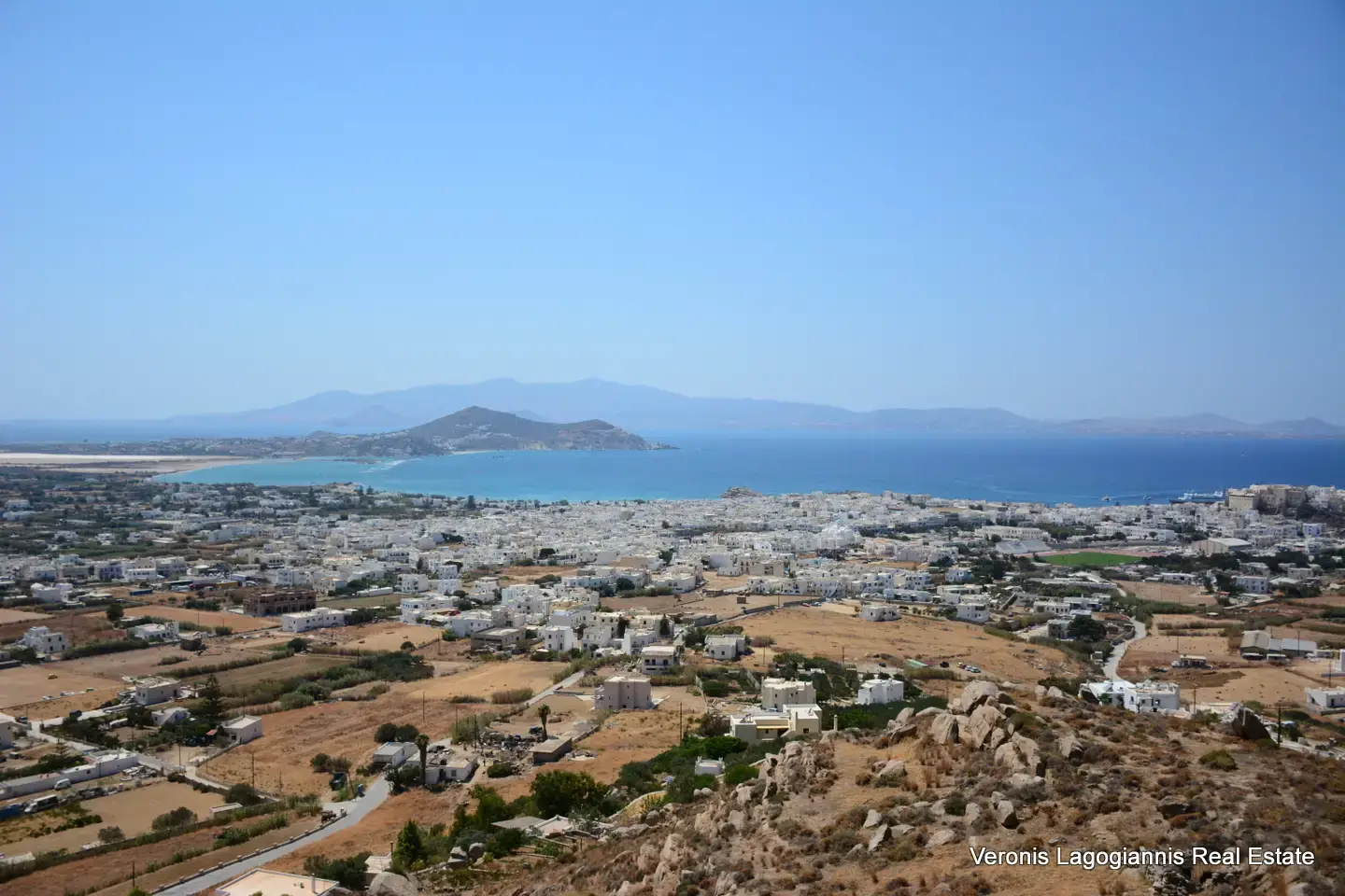 Χώρα Νάξου – Τρεις ημιτελής υποσκαφές κατοικίες 160 m2 εκάστη / 640644