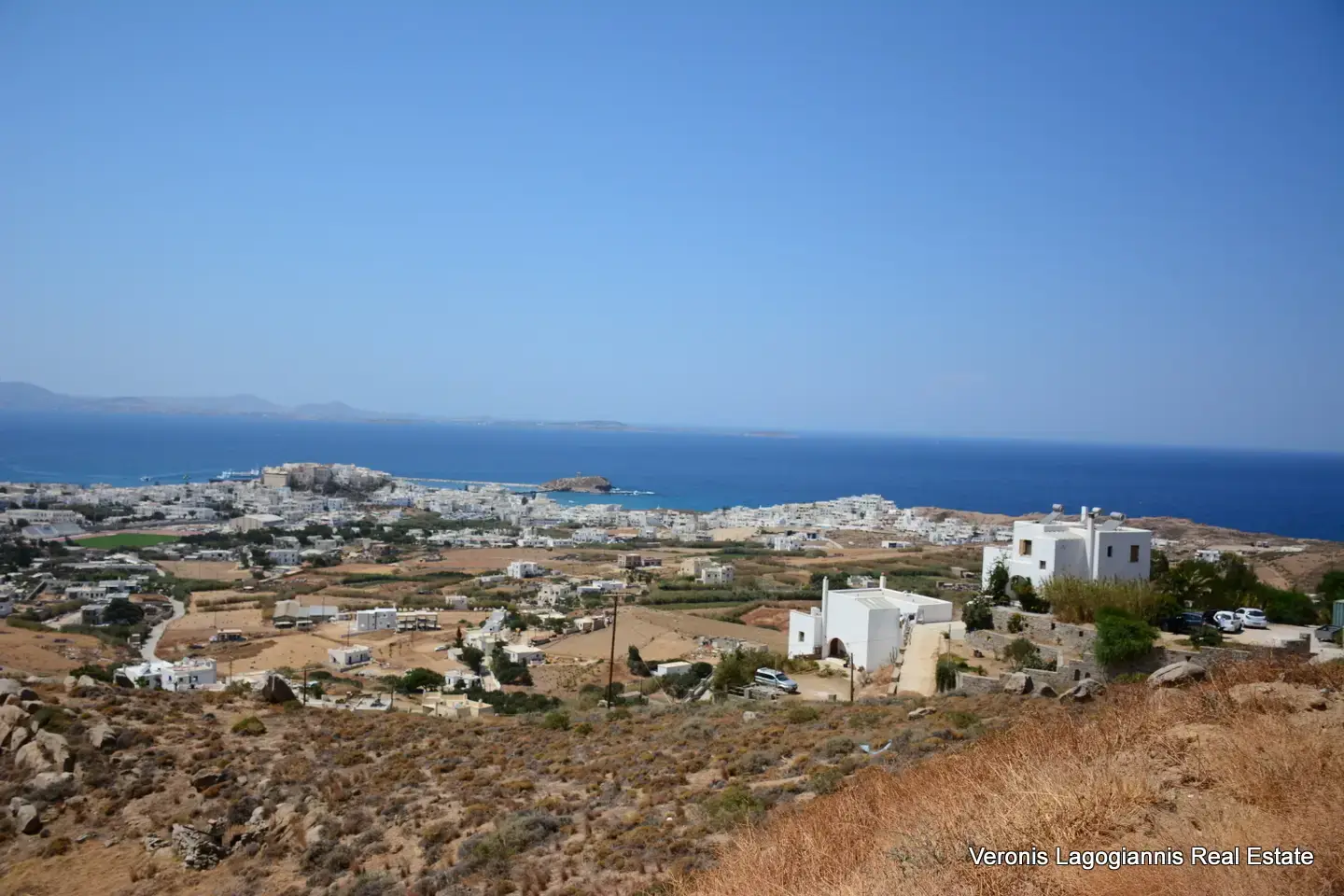 Χώρα Νάξου – Τρεις ημιτελής υποσκαφές κατοικίες 160 m2 εκάστη / 640644