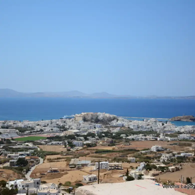Χώρα Νάξου – Τρεις ημιτελής υποσκαφές κατοικίες 160 m2 εκάστη / 640644