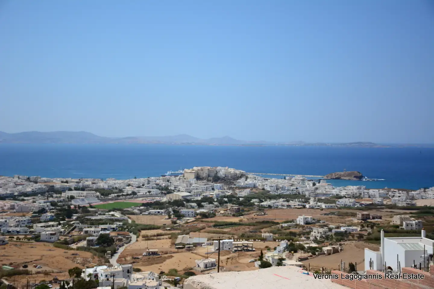 Χώρα Νάξου – Τρεις ημιτελής υποσκαφές κατοικίες 160 m2 εκάστη / 640644