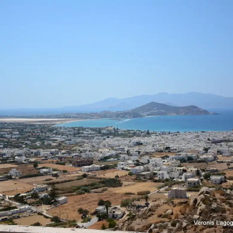 Χώρα Νάξου – Τρεις ημιτελής υποσκαφές κατοικίες 160 m2 εκάστη / 640644