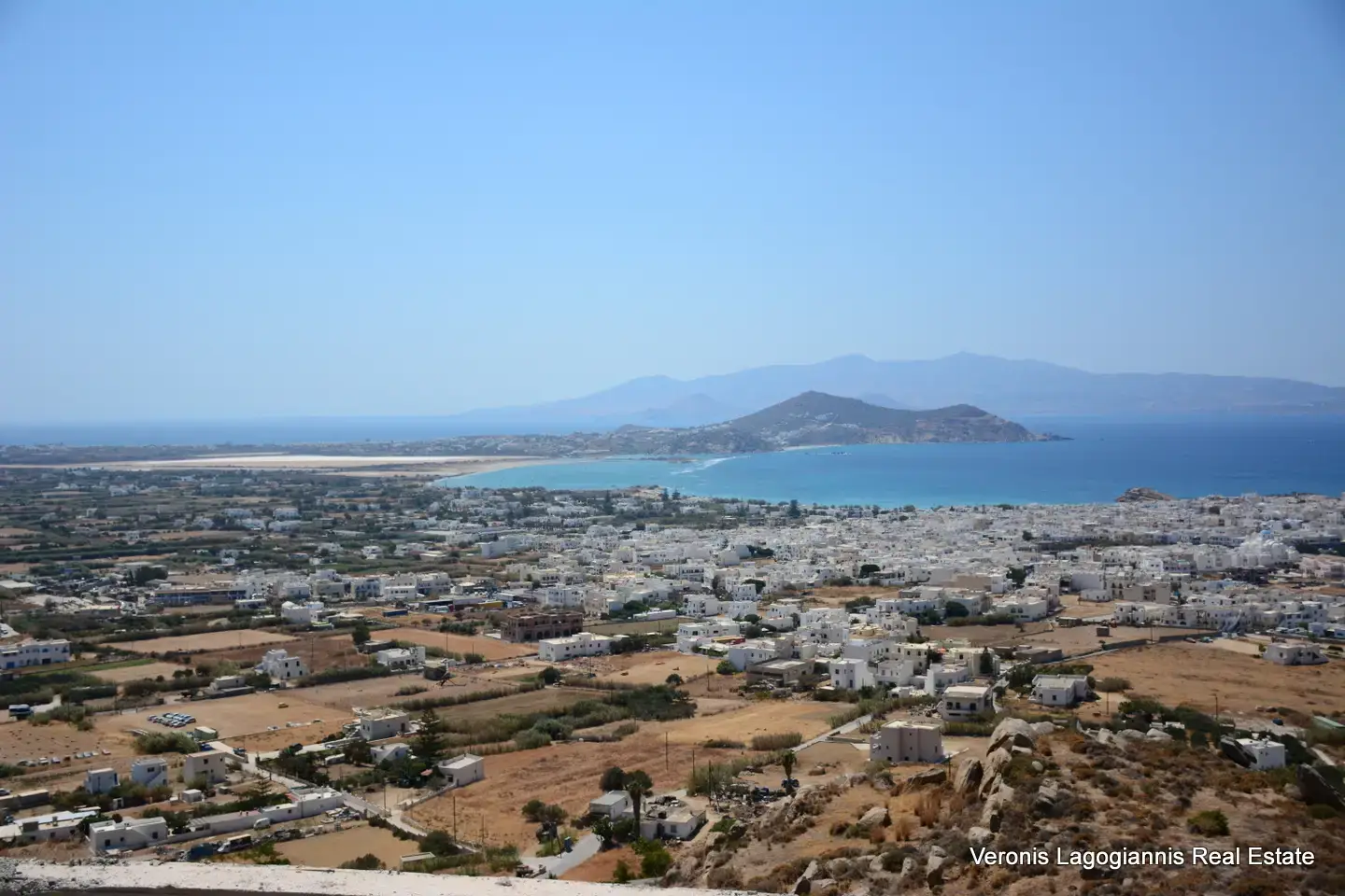 Χώρα Νάξου – Τρεις ημιτελής υποσκαφές κατοικίες 160 m2 εκάστη / 640644
