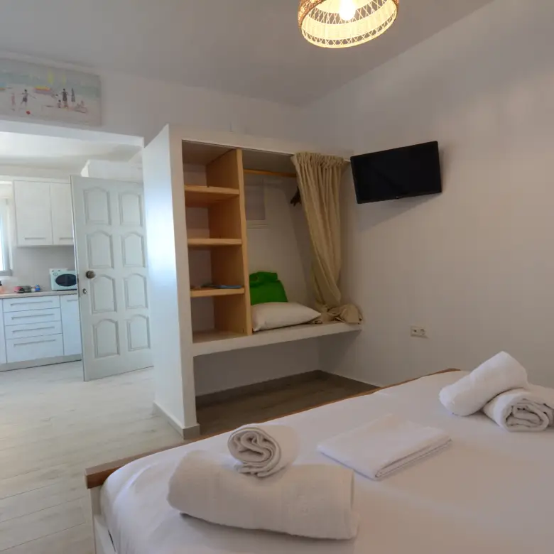Glyfada Naxos / House of 217m2 / 640682