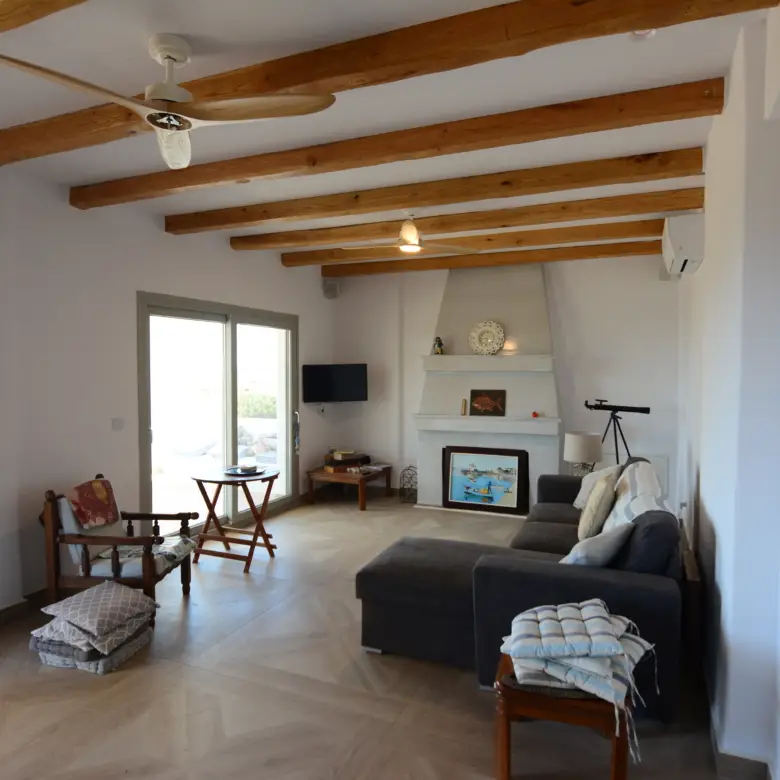 Glyfada Naxos / House of 217m2 / 640682