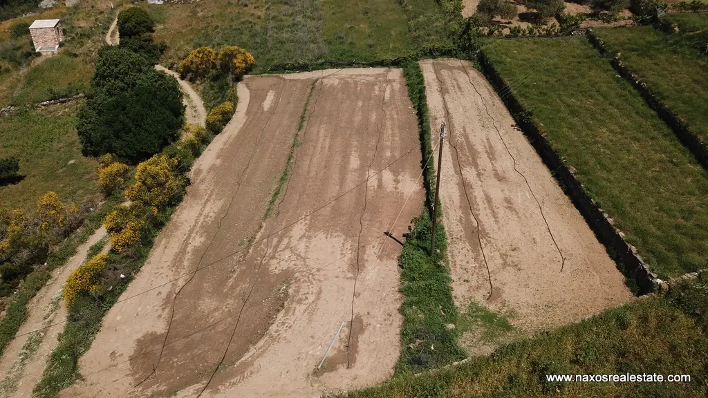 Moni Naxos – Plot 4.030m2 / 640686