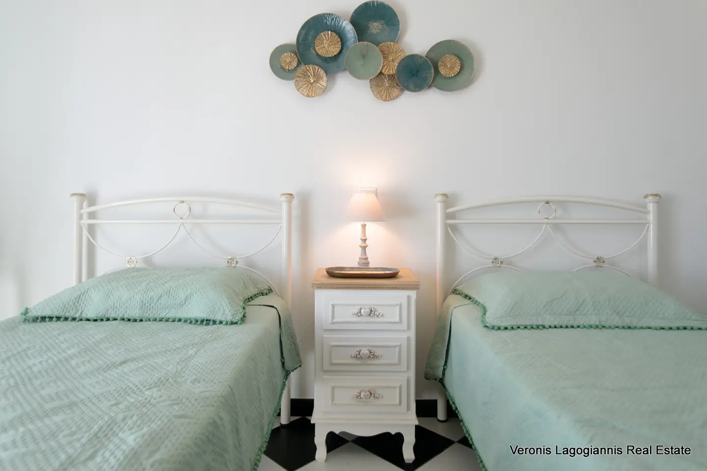 ABOVE – Vaporias-17 Chora Naxos / House of 195m2 / 640688