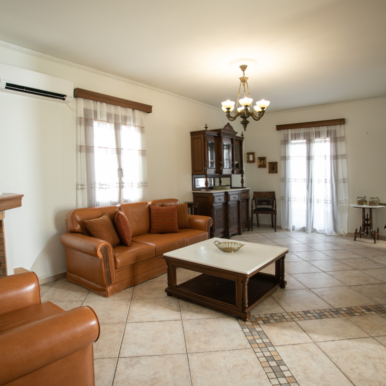 Chora Naxos / House of 195m2 / 640688